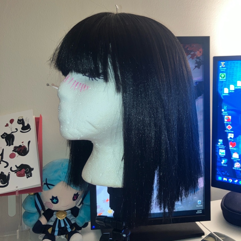 Cosplay Wig - black bob with bangs
